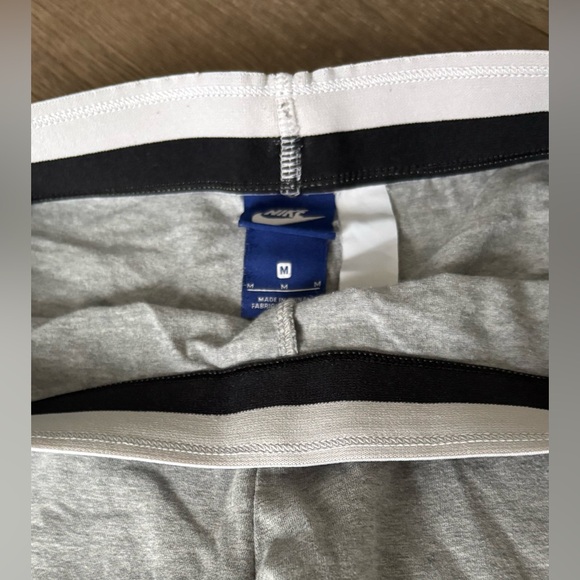 Nike Woman’s Gray Leggings - Picture 6 of 7